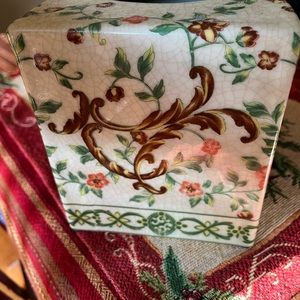 Amita ceramic tissue holder